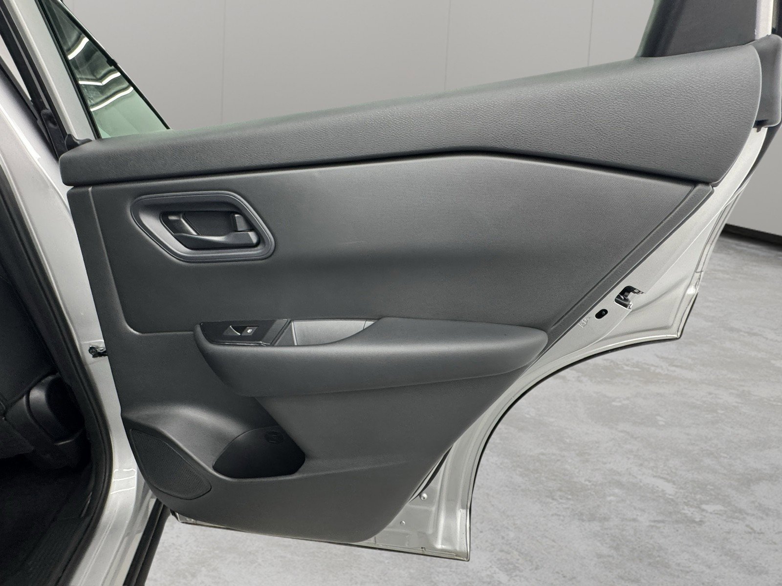 Used 2024 Nissan Rogue S AWD/4WD image 48