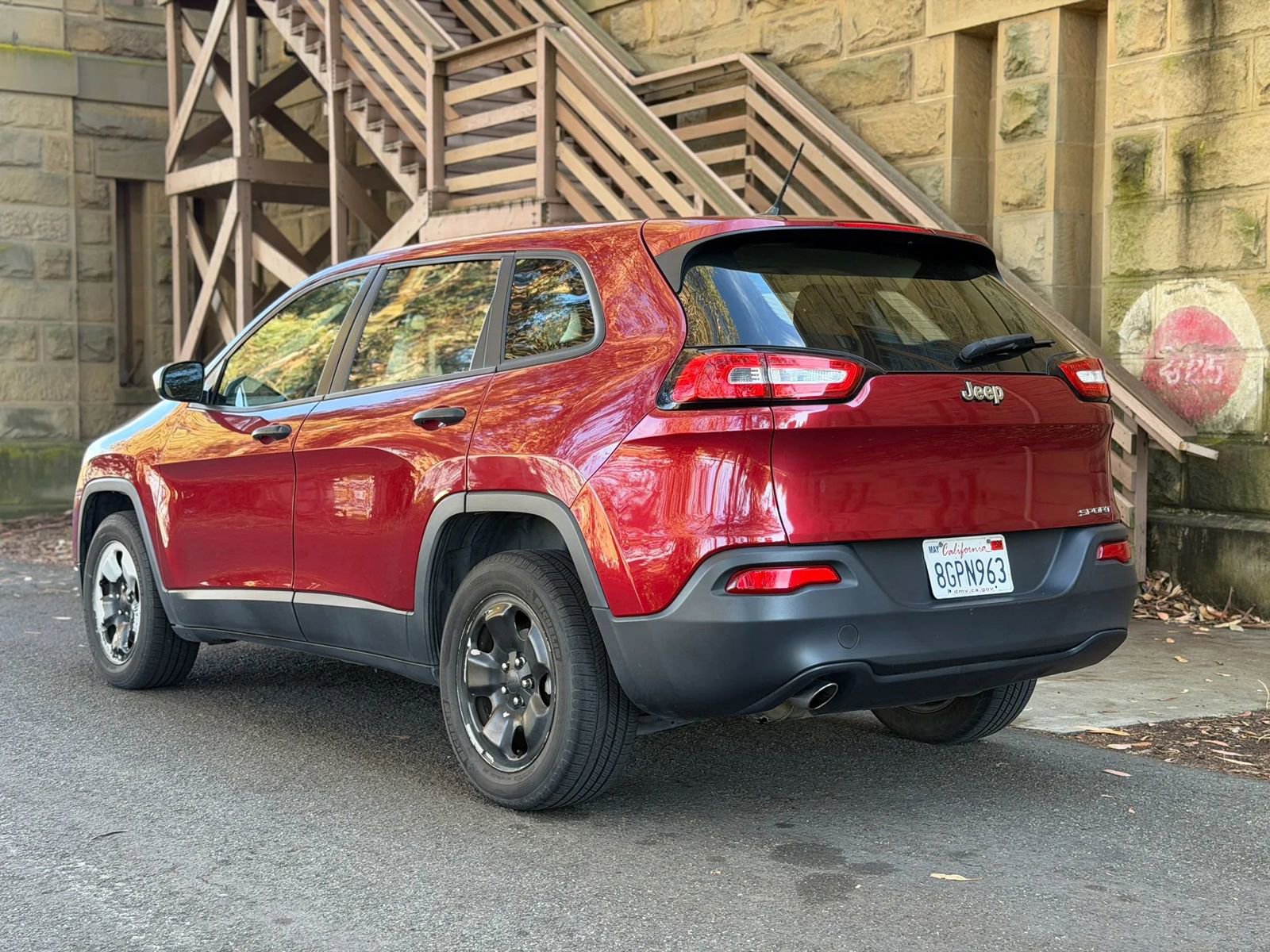 Used 2016 Jeep Cherokee Sport FWD image 29