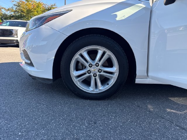 Used 2016 Chevrolet Cruze LT w/ Sun And Sound Package FWD image 27