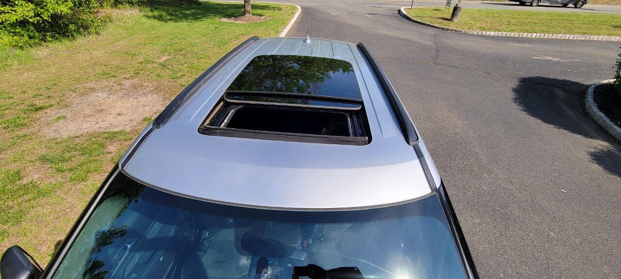 Used 2018 Ford Explorer XLT w/ Equipment Group 202A image 6