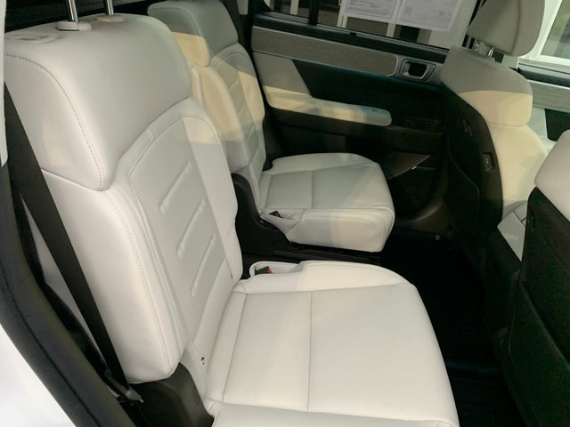 Used 2025 Hyundai Santa Fe Calligraphy image 15