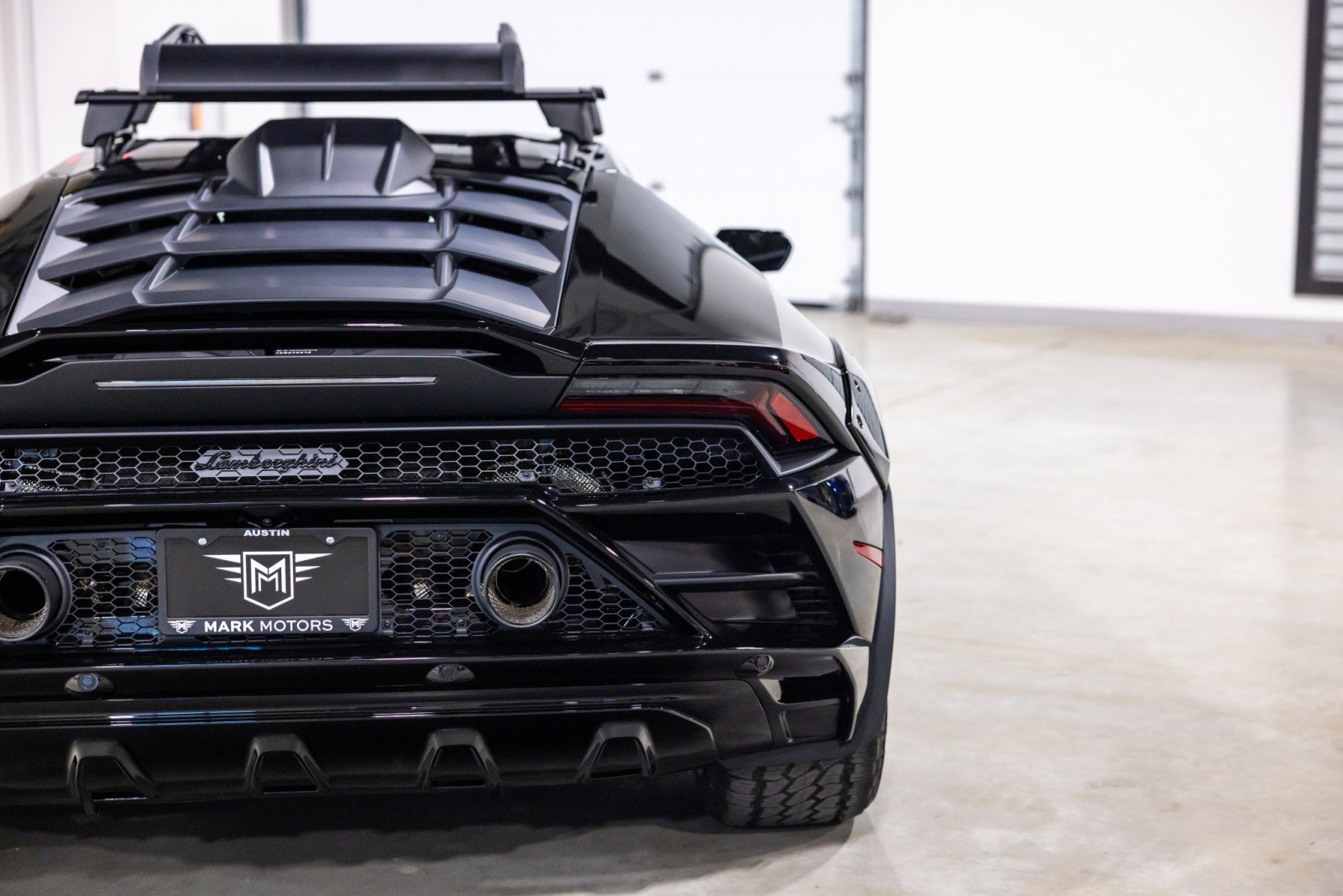 Used 2024 Lamborghini Huracan Sterrato AWD/4WD image 13