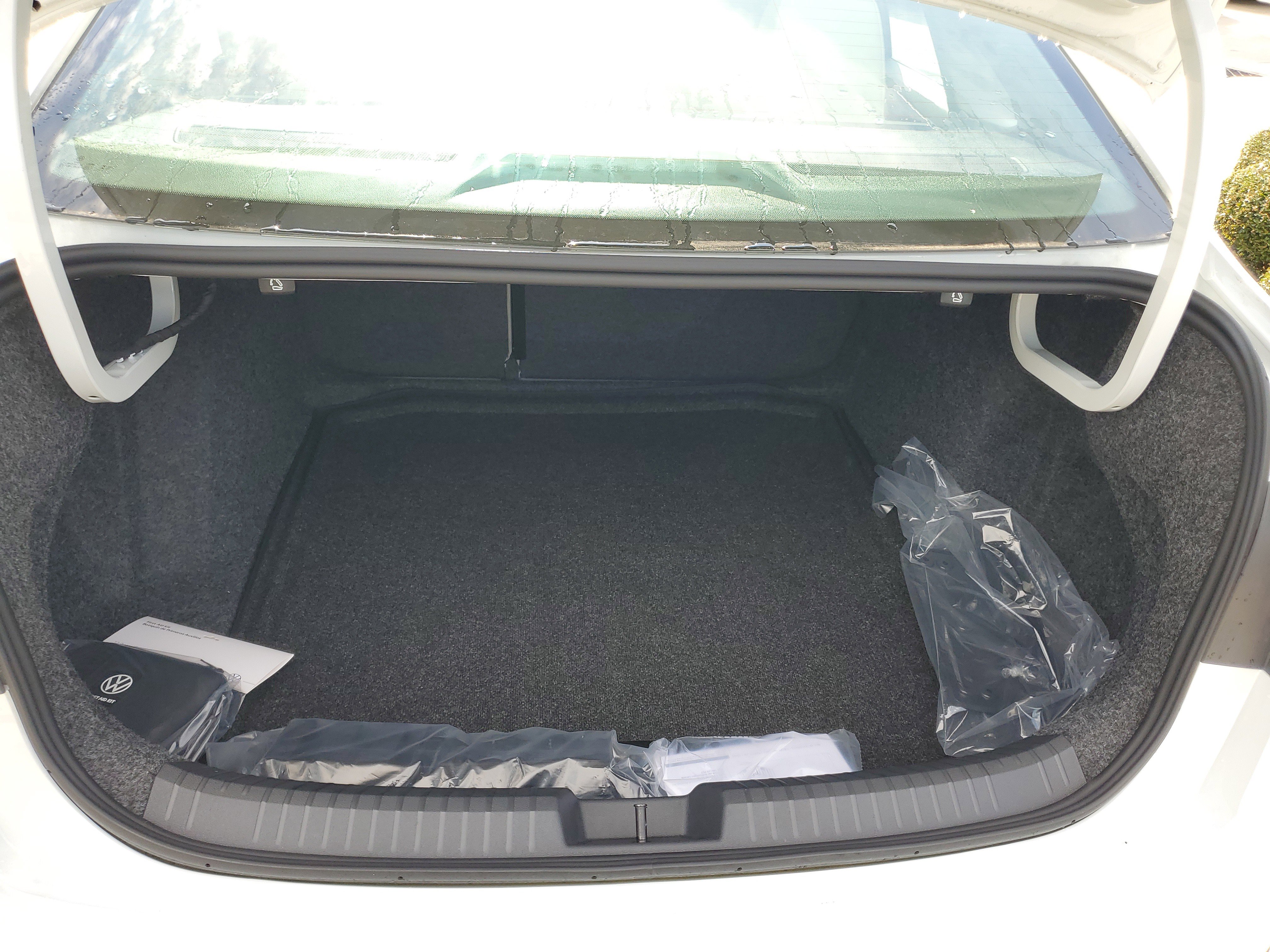 New 2025 Volkswagen Jetta SE image 8