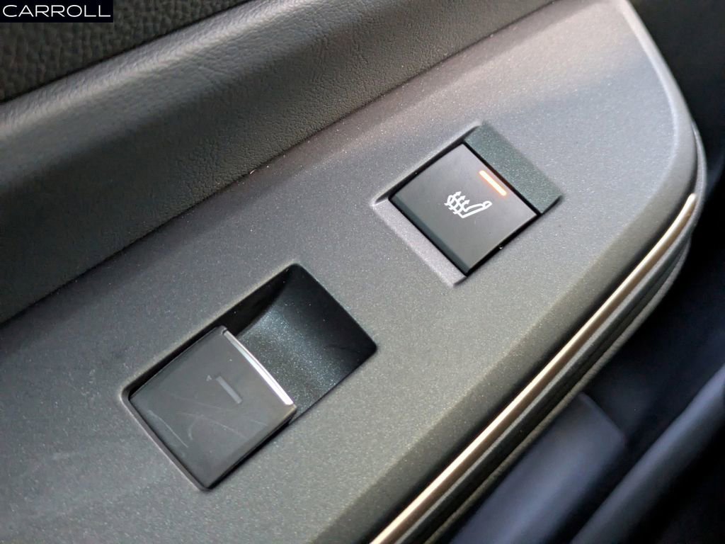 Used 2023 Toyota Crown Limited image 14