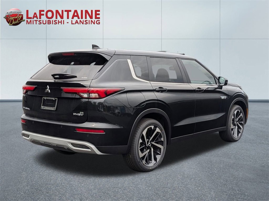 New 2025 Mitsubishi Outlander SE image 5