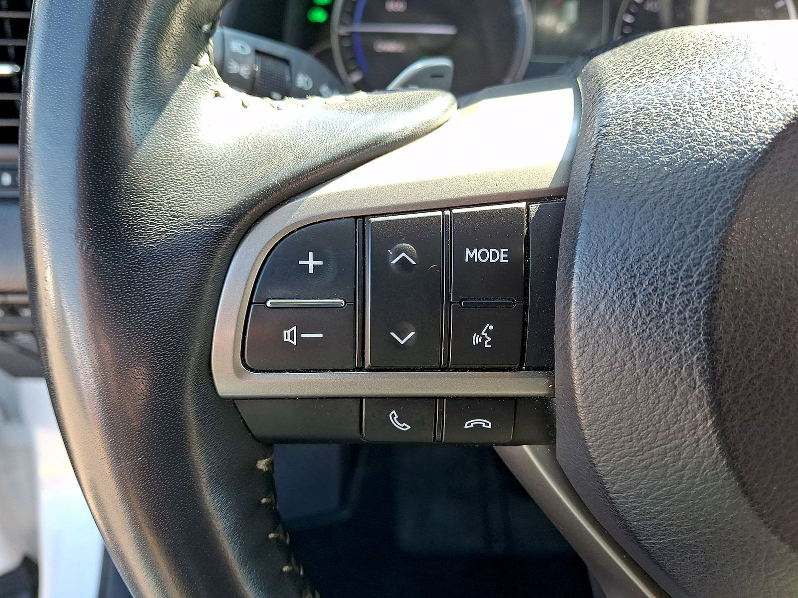 Used 2020 Lexus RX 450h AWD w/ Luxury Package image 17