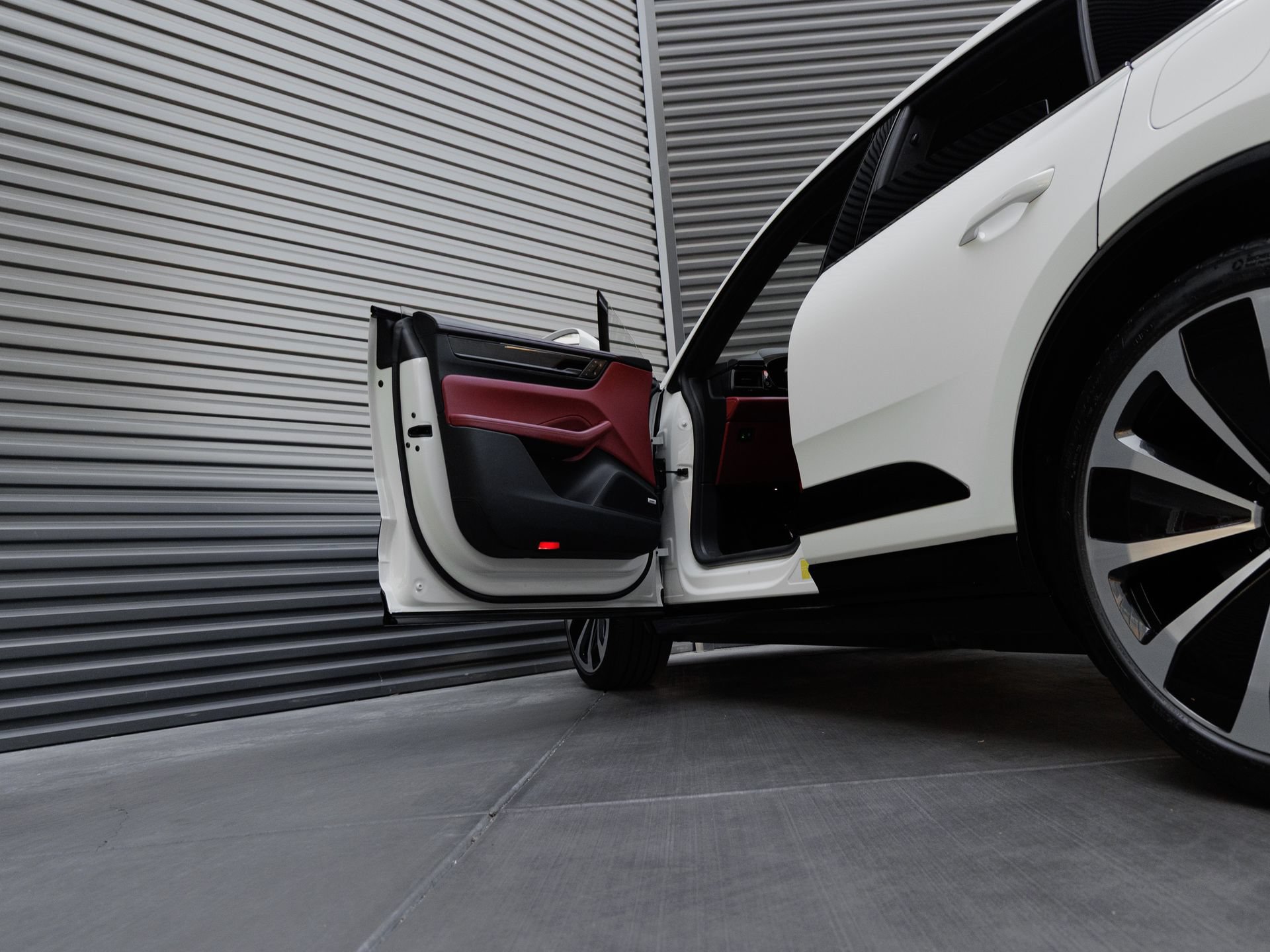 Certified 2025 Porsche Macan Turbo Electric AWD/4WD image 14