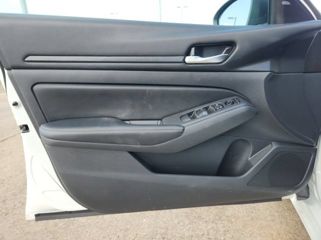 Used 2025 Nissan Altima 2.5 SV FWD image 24