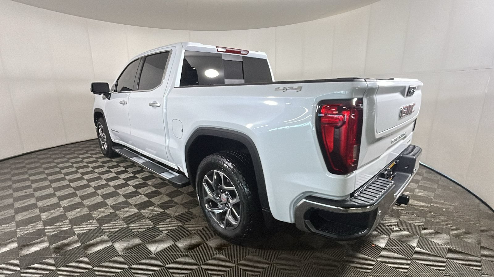 Used 2026 GMC Sierra 1500 SLT w/ SLT Premium Plus Package AWD/4WD image 5