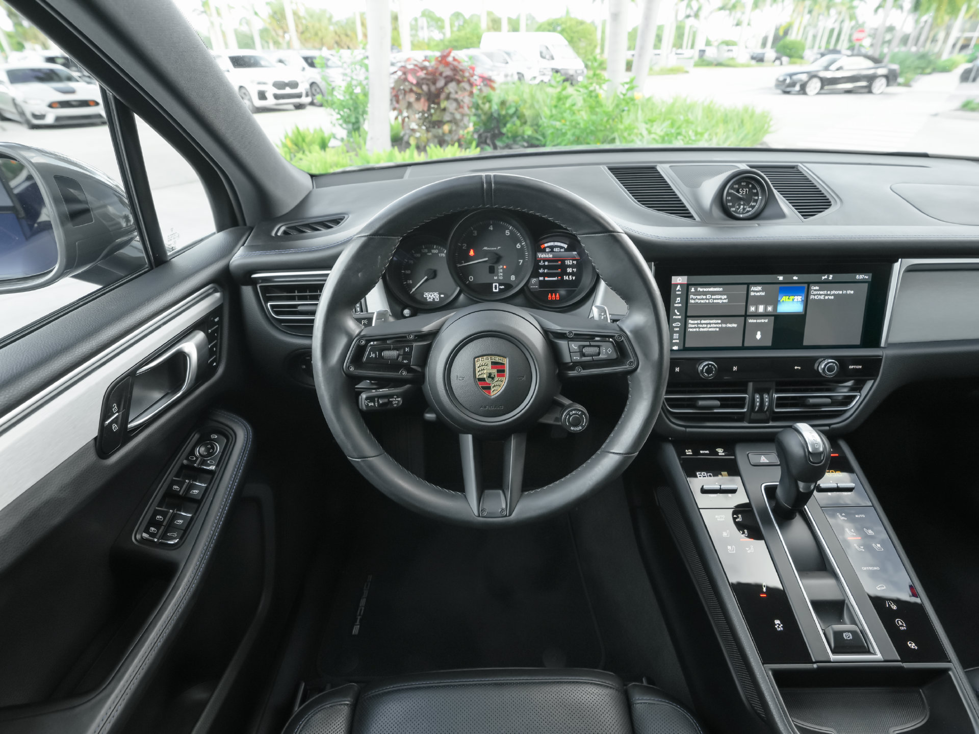 Used 2023 Porsche Macan Turbo AWD/4WD image 10