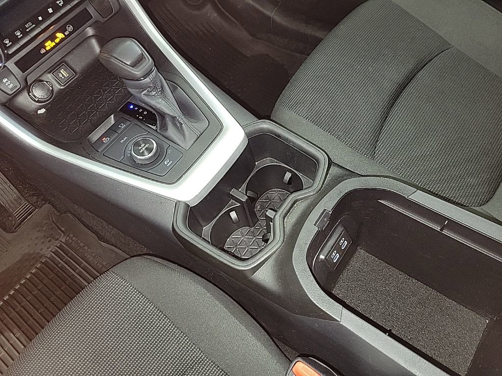 Used 2024 Toyota RAV4 LE image 9