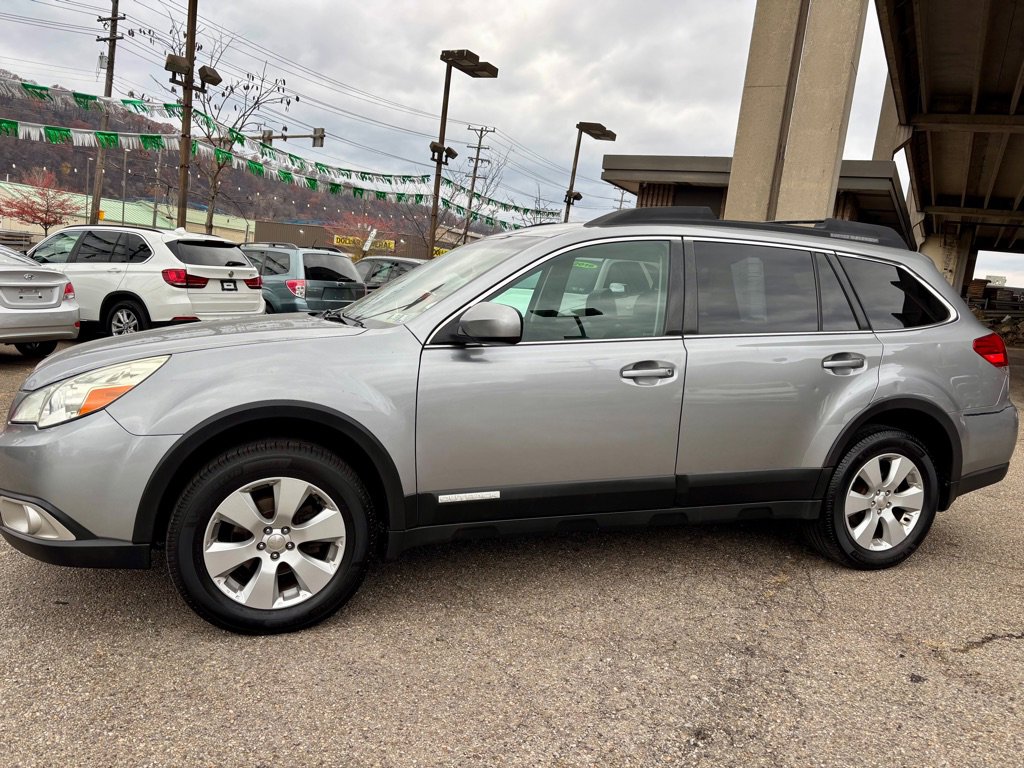 Used 2011 Subaru Outback 2.5i Limited image 1