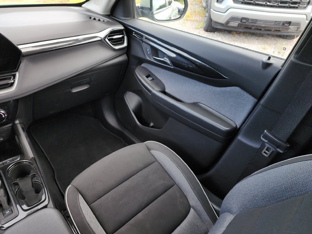 Used 2025 Chevrolet TrailBlazer LT FWD image 17