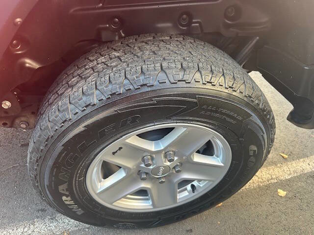 Used 2018 Jeep Wrangler Unlimited Sport image 26