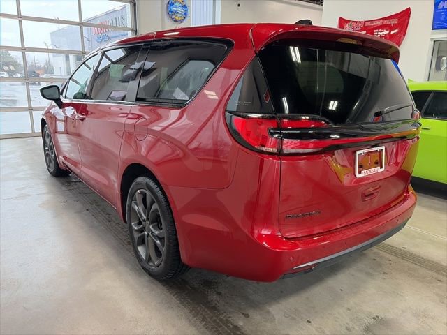 Used 2026 Chrysler Pacifica Select image 6