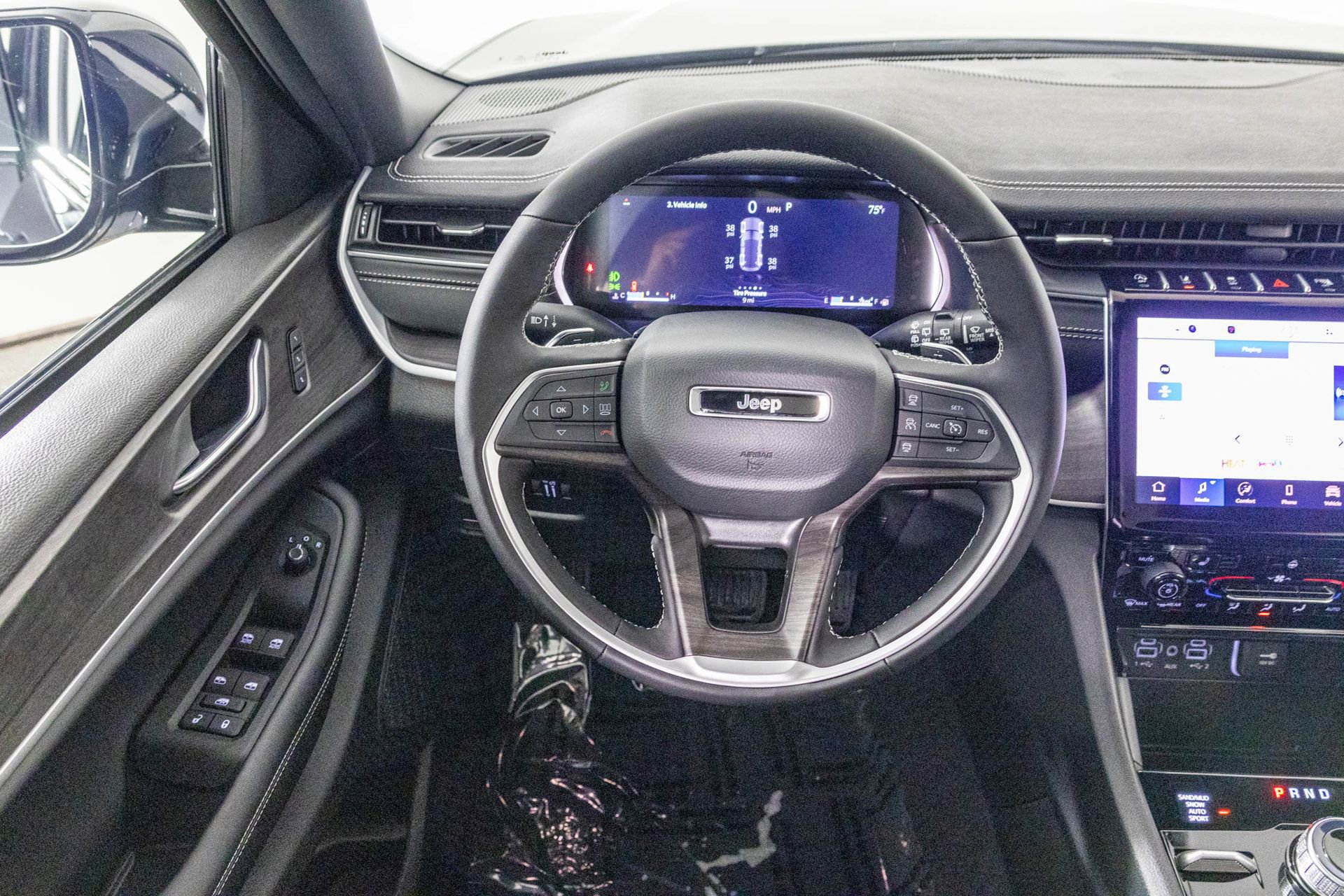 New 2025 Jeep Grand Cherokee Limited image 30