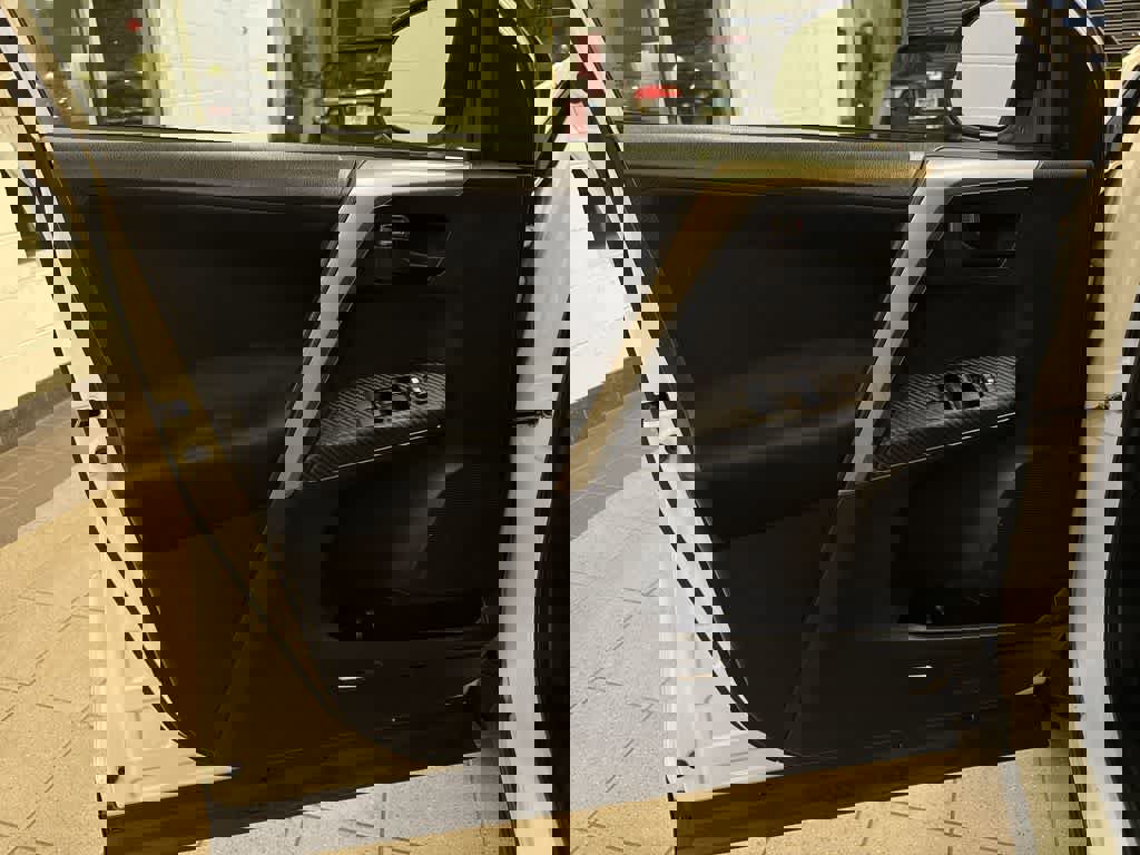 Used 2015 Toyota RAV4 LE AWD/4WD image 28