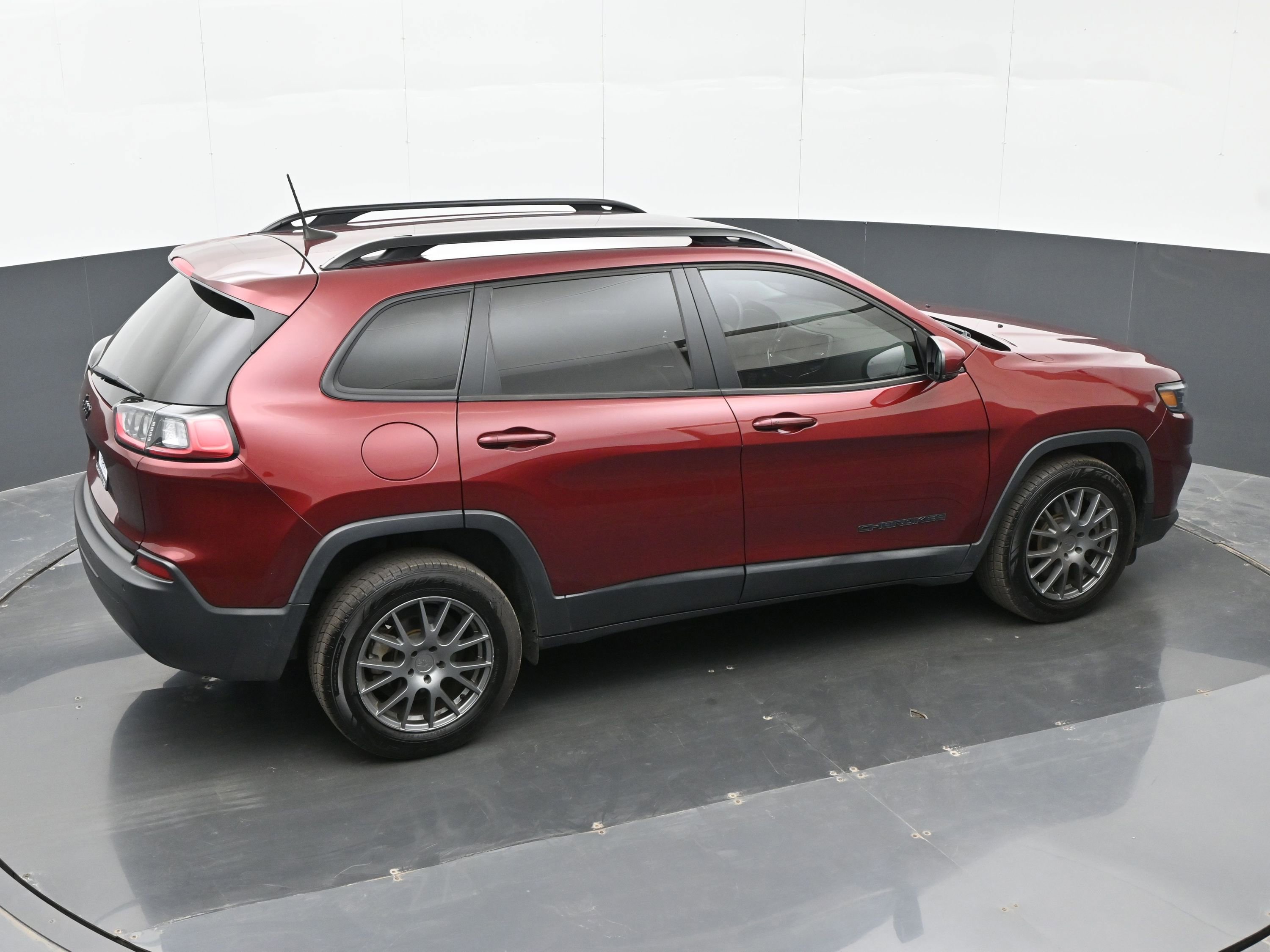 Used 2020 Jeep Cherokee Latitude Plus image 32