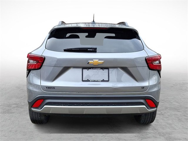 Used 2025 Chevrolet Trax LT w/ Driver Confidence Package image 5