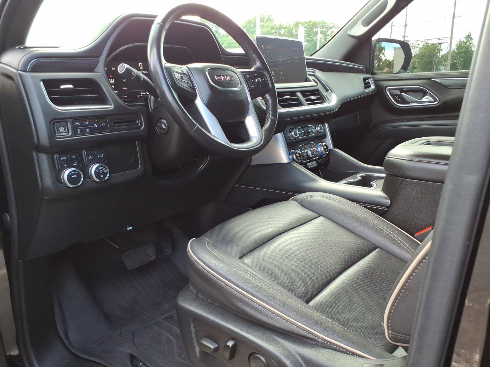 Certified 2022 GMC Yukon XL SLT w/ SLT Premium Package AWD/4WD image 13