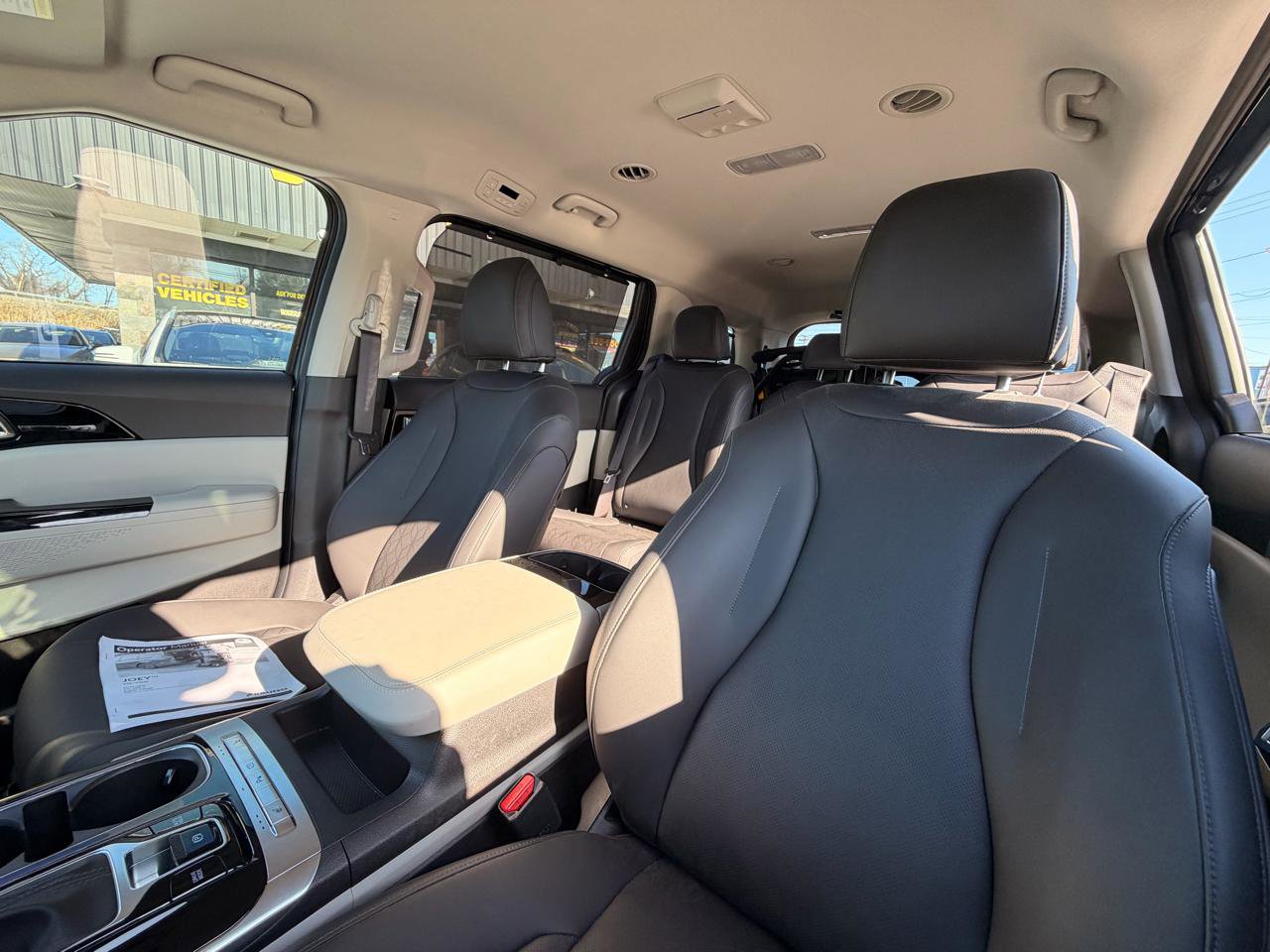 Used 2024 Kia Carnival EX image 15