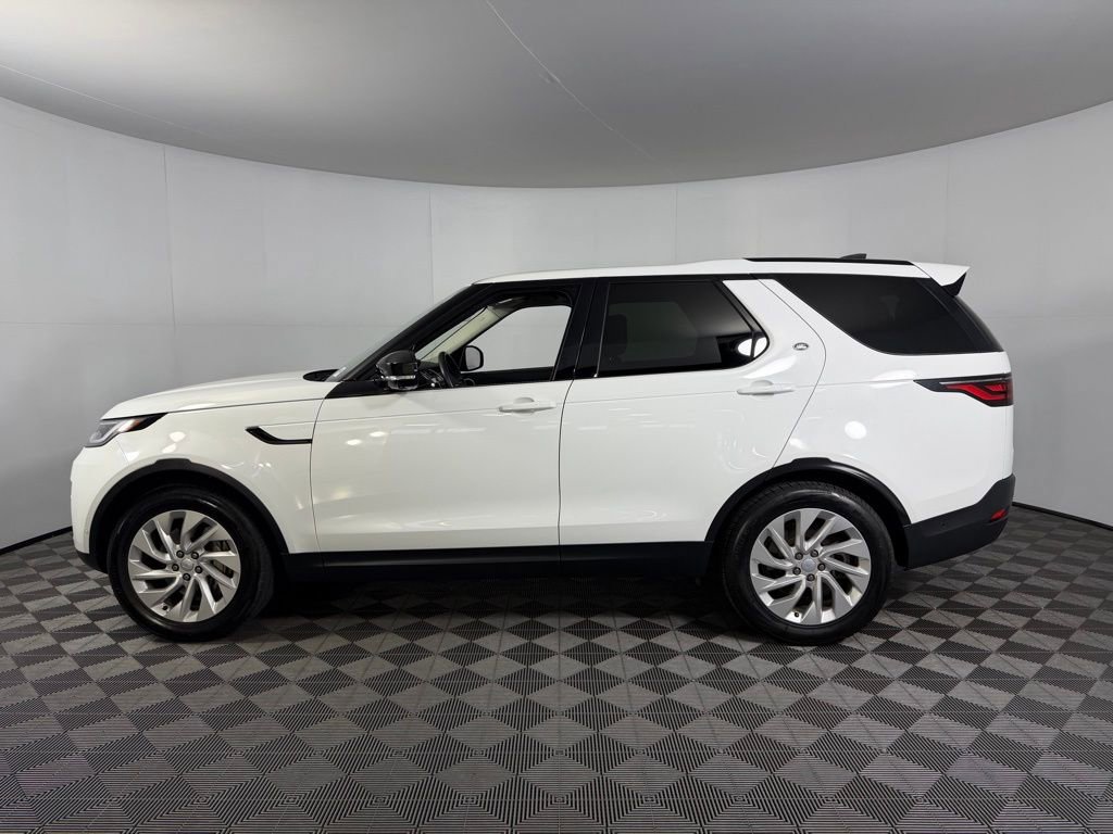 Used 2024 Land Rover Discovery S image 7