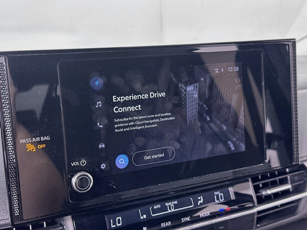 Used 2025 Toyota Sienna LE FWD image 27