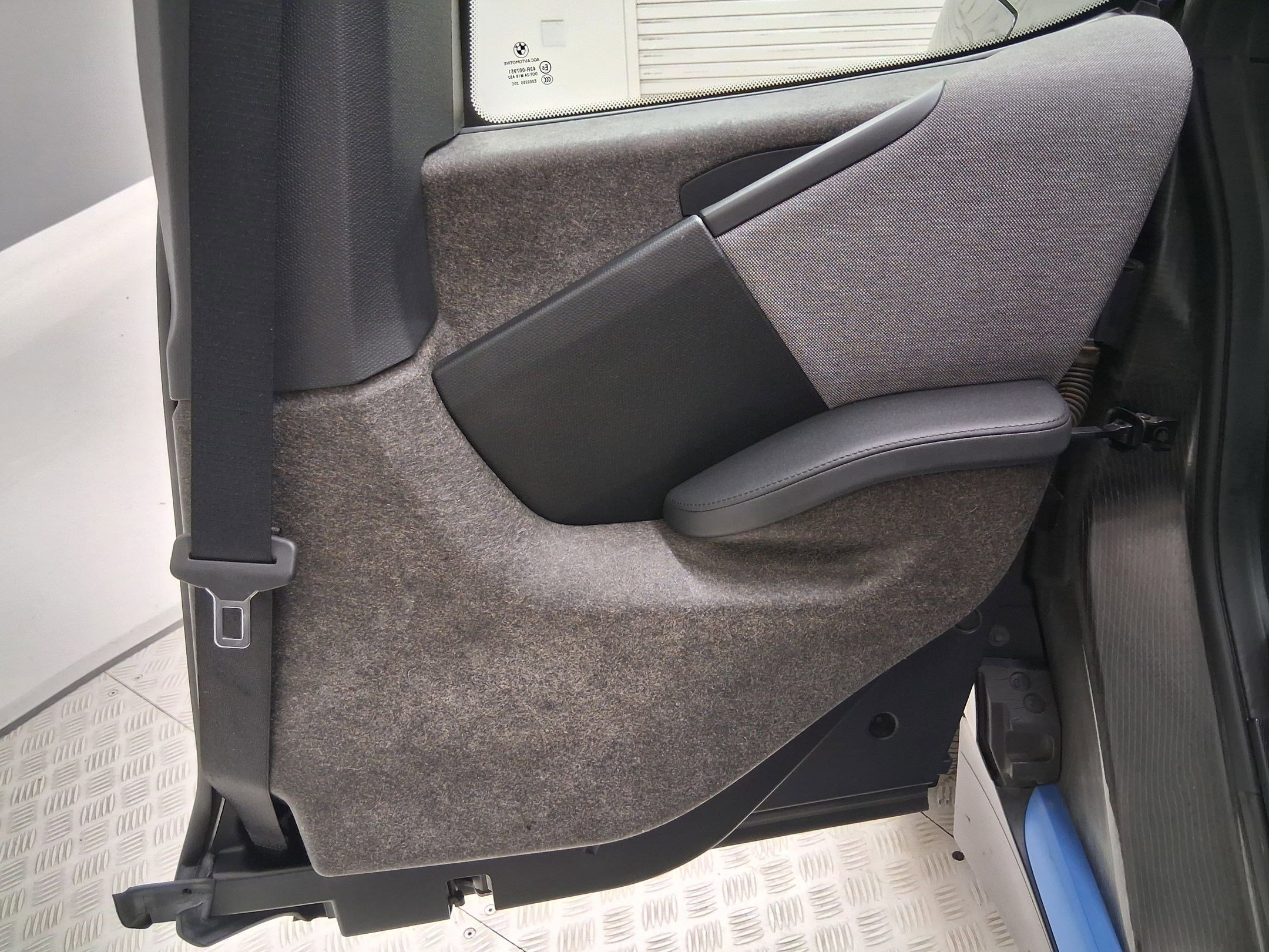 Used 2016 BMW i3 4dr HB w/Range Extender image 30