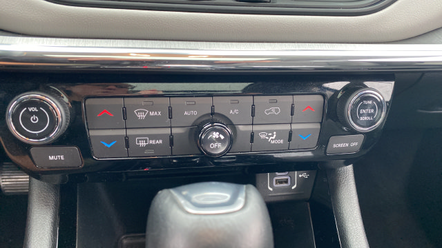 Used 2022 Jeep Compass Limited w/ Elite Group AWD/4WD image 18