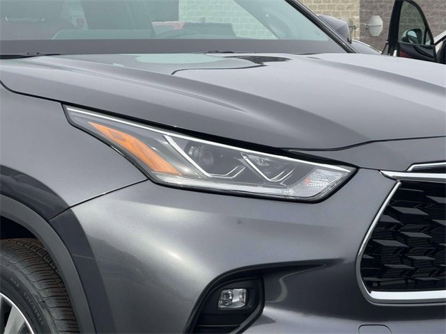 Used 2025 Toyota Highlander Platinum image 8