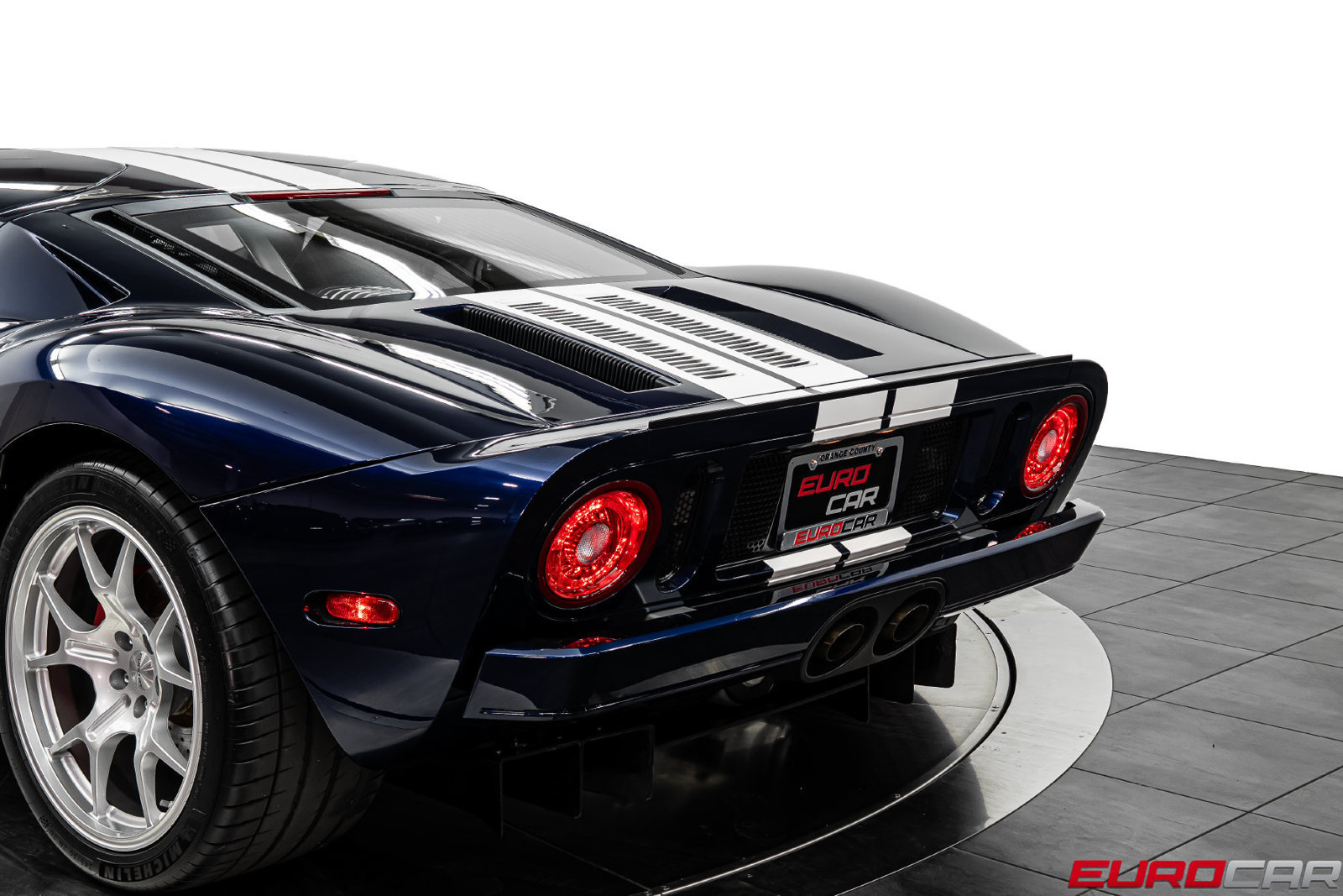 Used 2005 Ford GT RWD image 21
