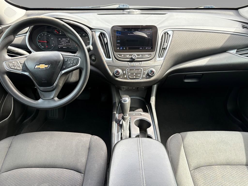 Used 2020 Chevrolet Malibu LT image 2