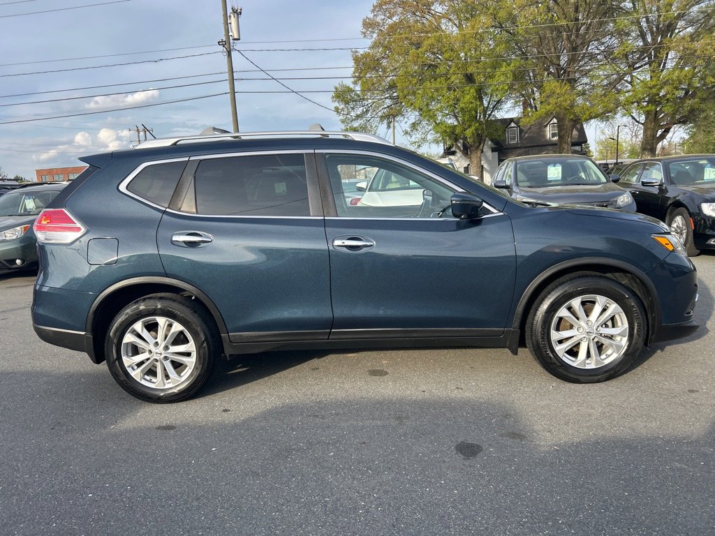 Used 2016 Nissan Rogue SV w/ SV Premium Package image 3