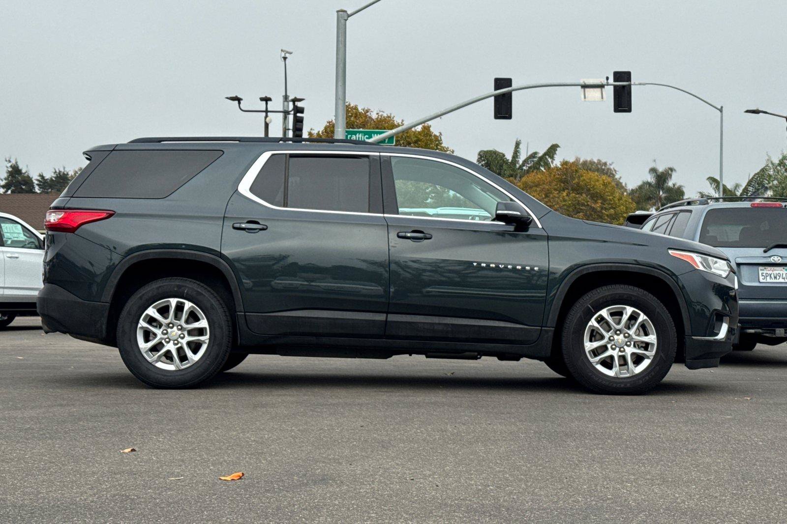 Used 2019 Chevrolet Traverse LT FWD image 4