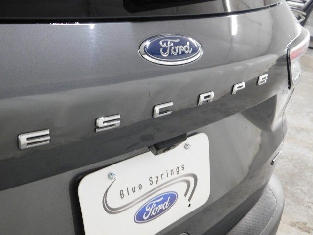 Used 2022 Ford Escape SEL w/ Technology Package image 5