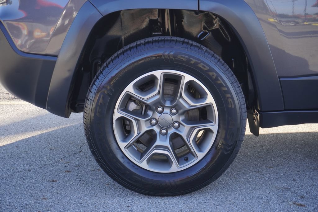 Used 2022 Jeep Cherokee Trailhawk w/ Sound & Nav Group AWD/4WD image 12