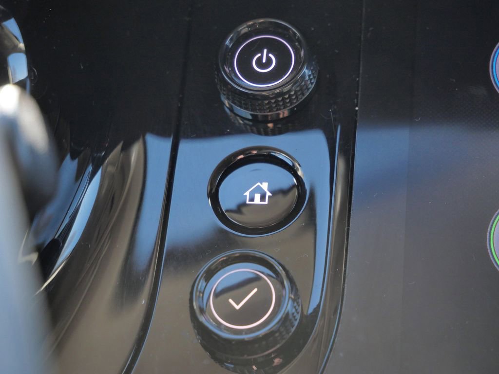 Used 2022 Buick Envision Essence w/ Technology Package I image 49