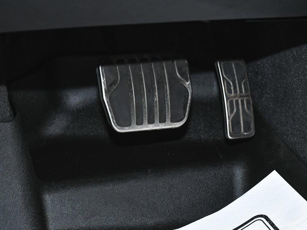 Used 2021 Jaguar F-TYPE R-Dynamic AWD/4WD image 18