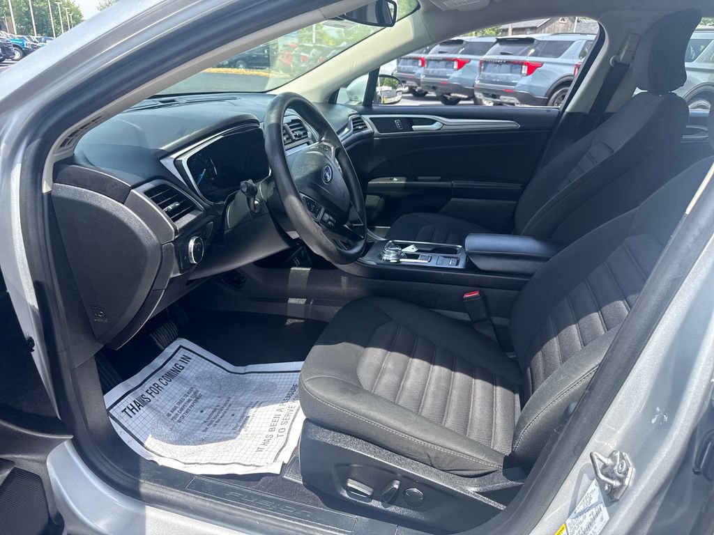 Used 2019 Ford Fusion SE FWD image 12