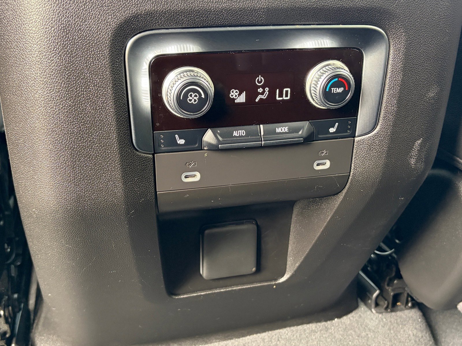 Used 2024 GMC Yukon AT4 w/ AT4 Premium Package image 14