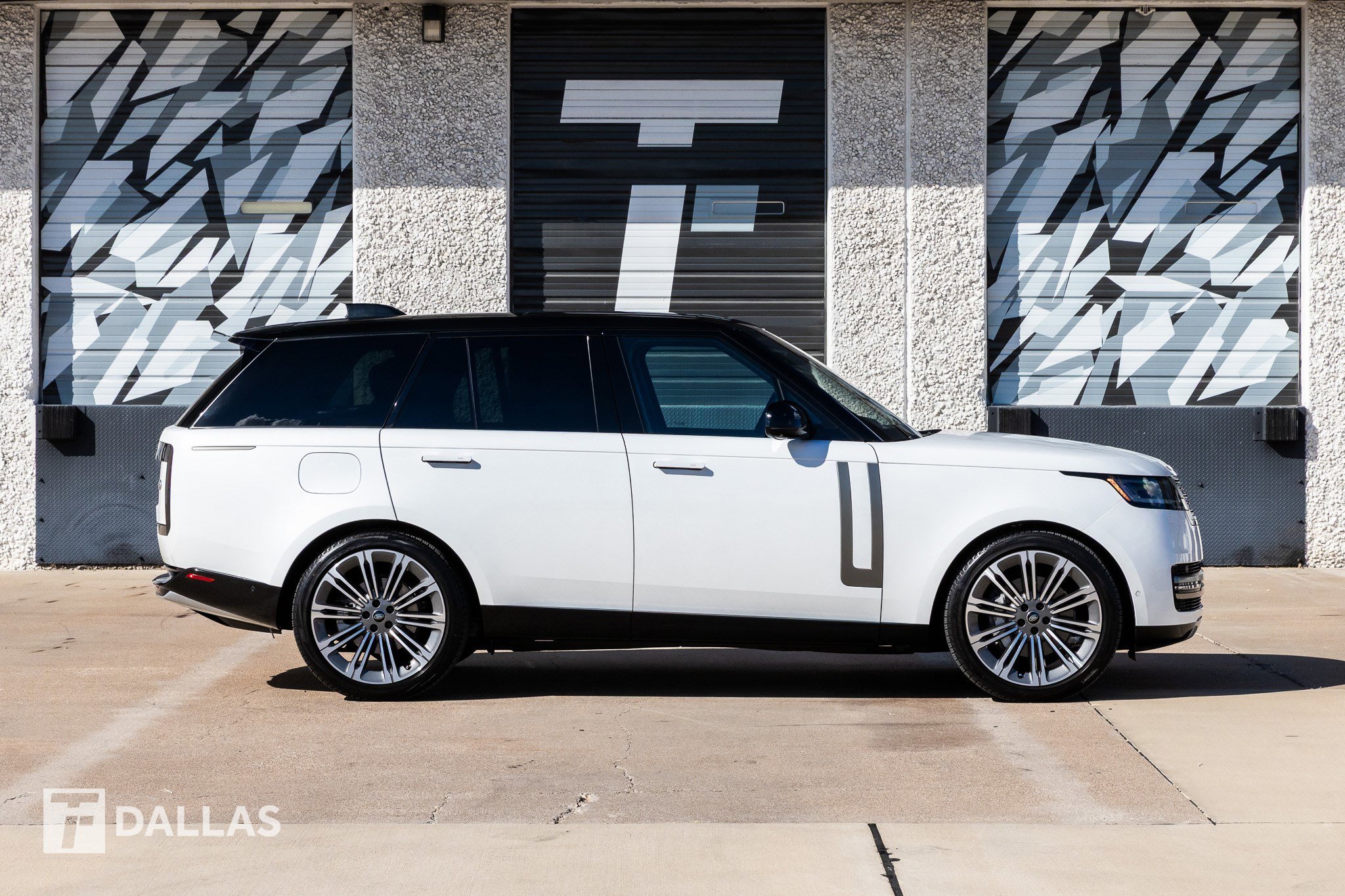 Used 2023 Land Rover Range Rover SE image 18