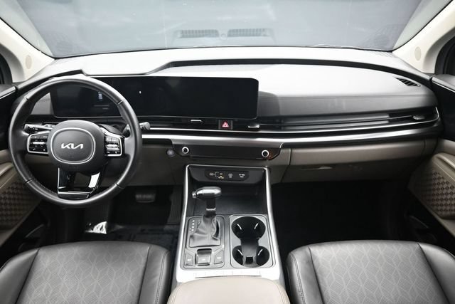 Used 2025 Kia Carnival FWD image 18