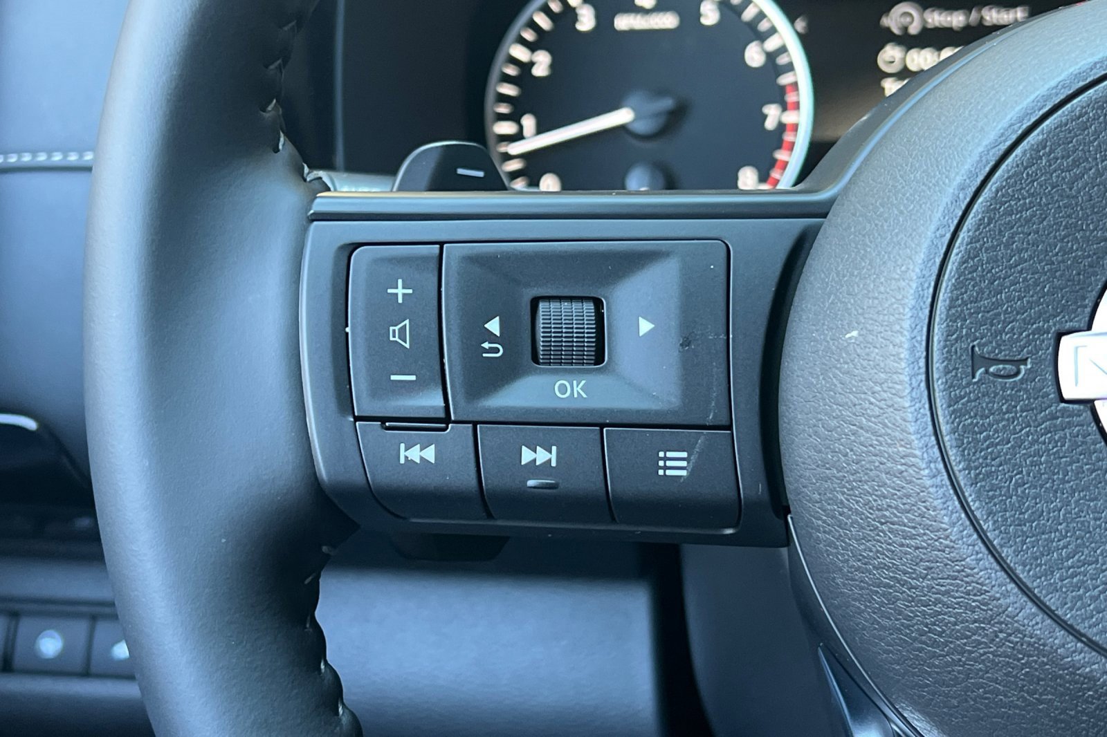 New 2025 Nissan Pathfinder SV w/ Cargo Package image 28