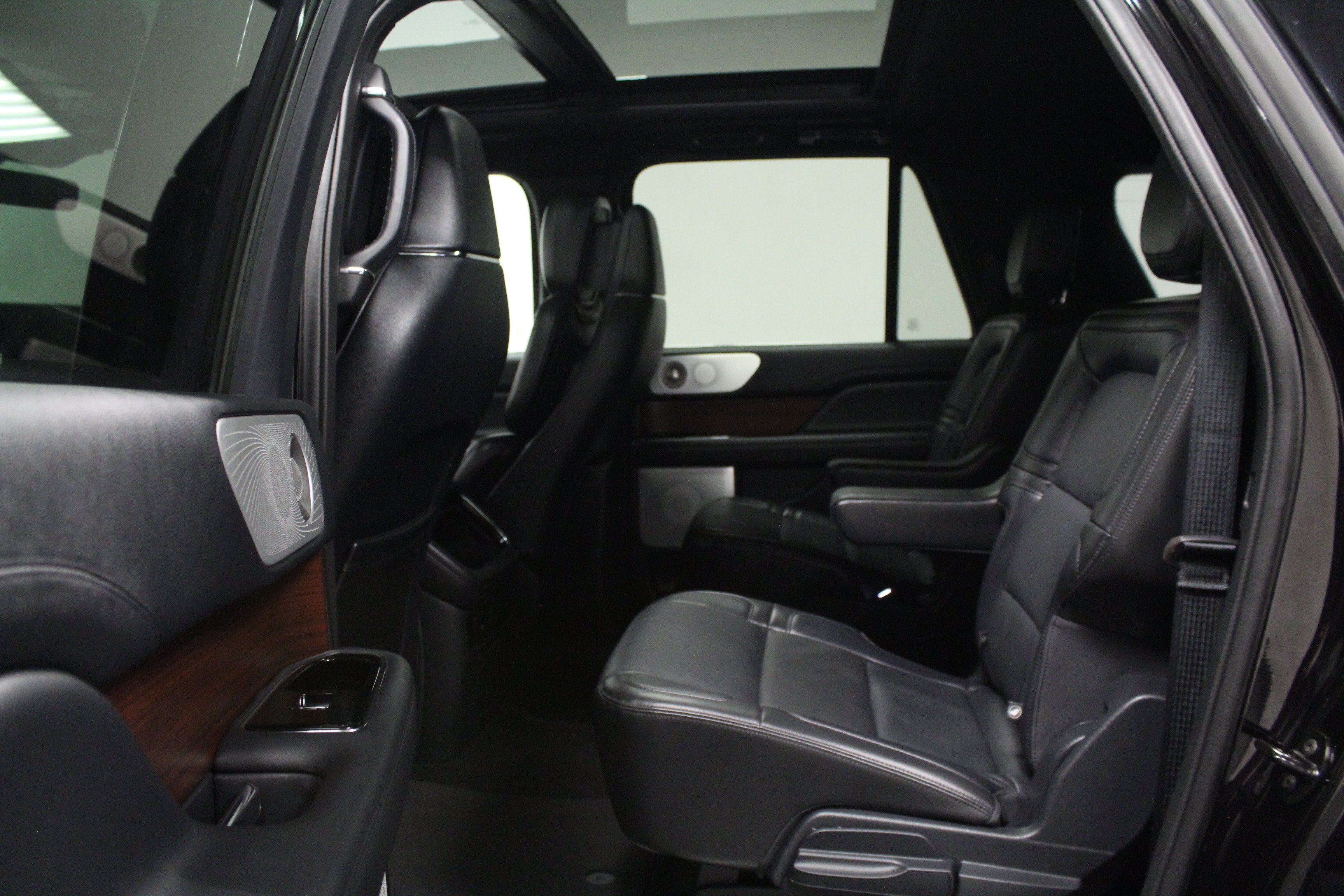Used 2023 Lincoln Navigator L Reserve w/ Equipment Group 201A AWD/4WD image 13