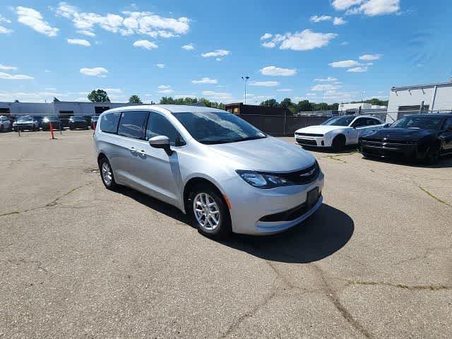 Certified 2023 Chrysler Voyager LX FWD image 6