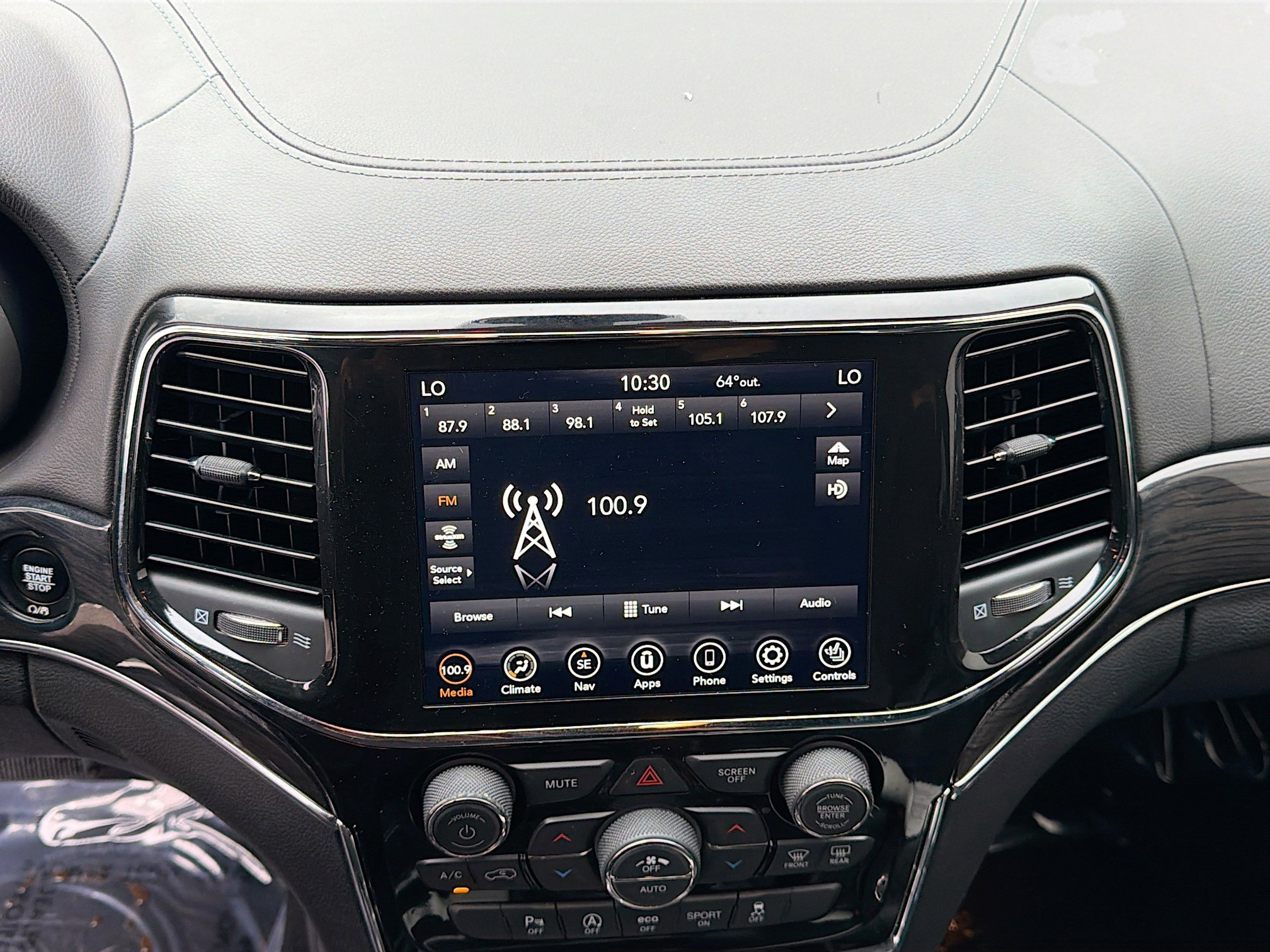 Used 2020 Jeep Grand Cherokee Overland image 27