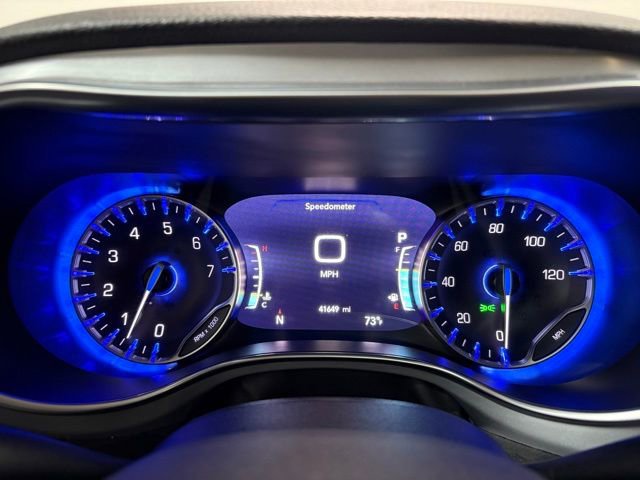 Certified 2025 Chrysler Pacifica Limited image 21