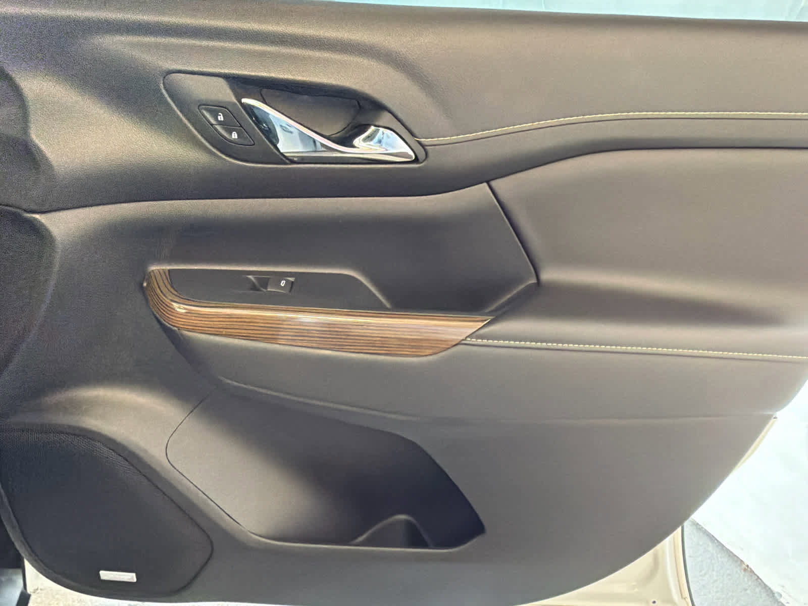 Used 2023 GMC Acadia SLE w/ Driver Convenience Package image 29