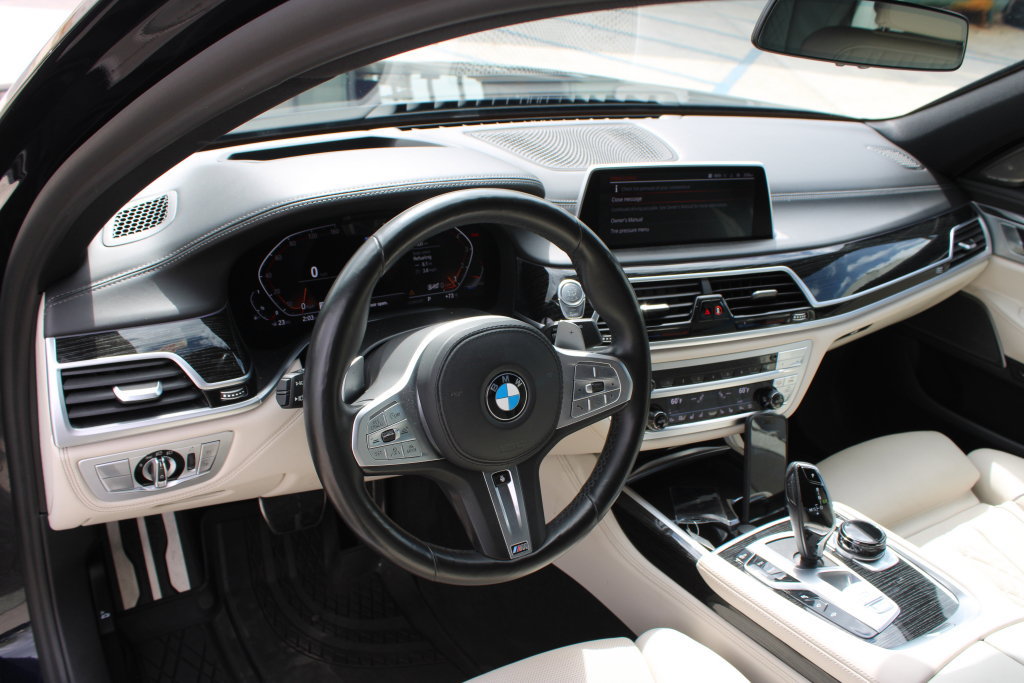 Used 2021 BMW 740i w/ M Sport Package RWD image 34