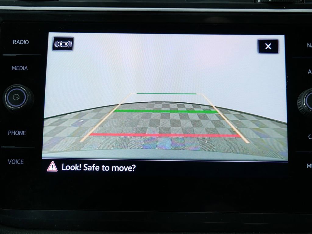 Used 2021 Volkswagen Tiguan SEL Premium R-Line image 34